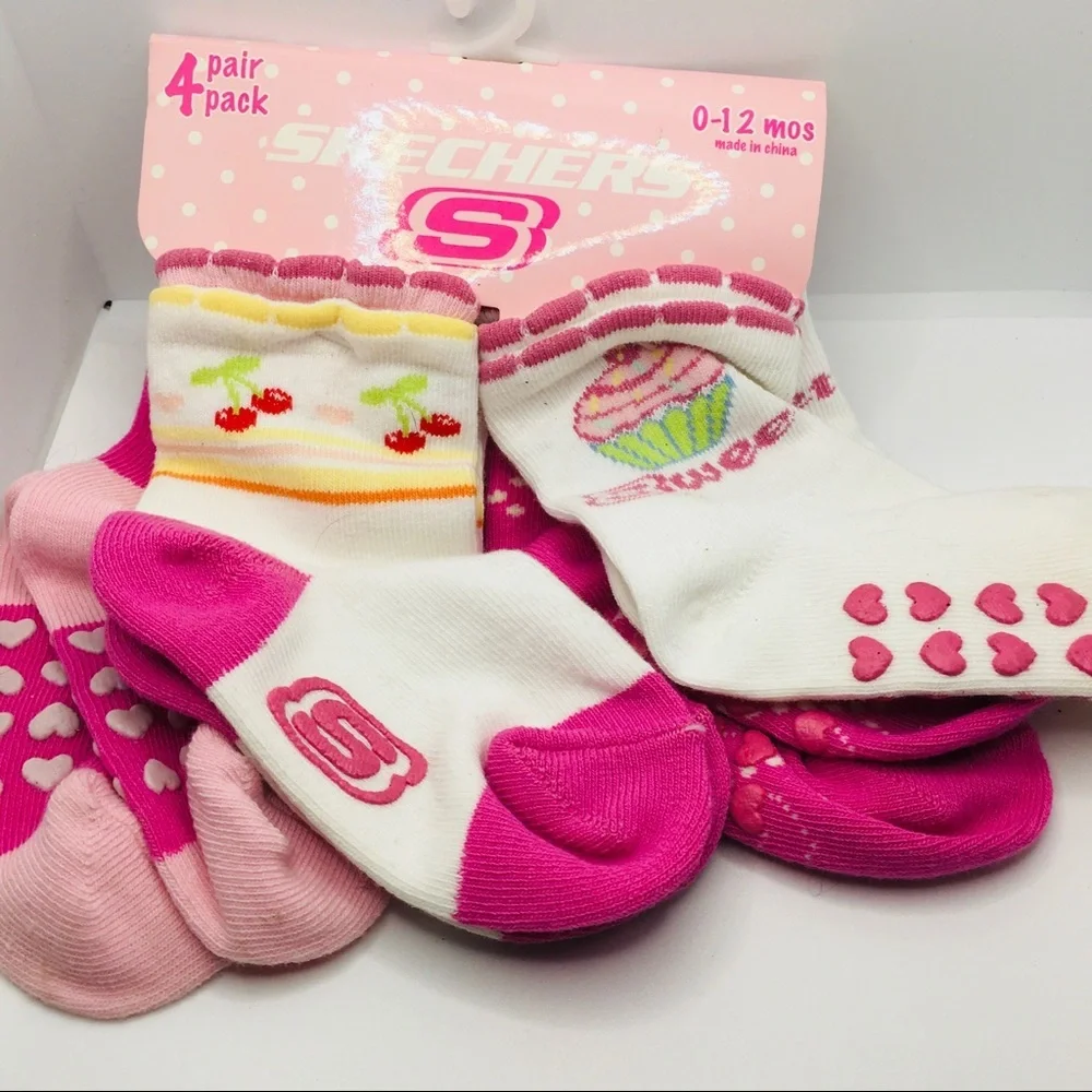 Plaque teddy bear & 4 pr.Socks 0-12 months!5 pc